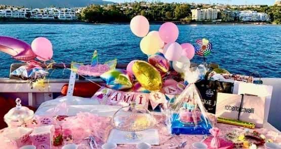 Einen Geburtstag auf dem Meer in Roses feiern: Ausflüge mit dem Boot, Jetski und Wassersportaktivitäten